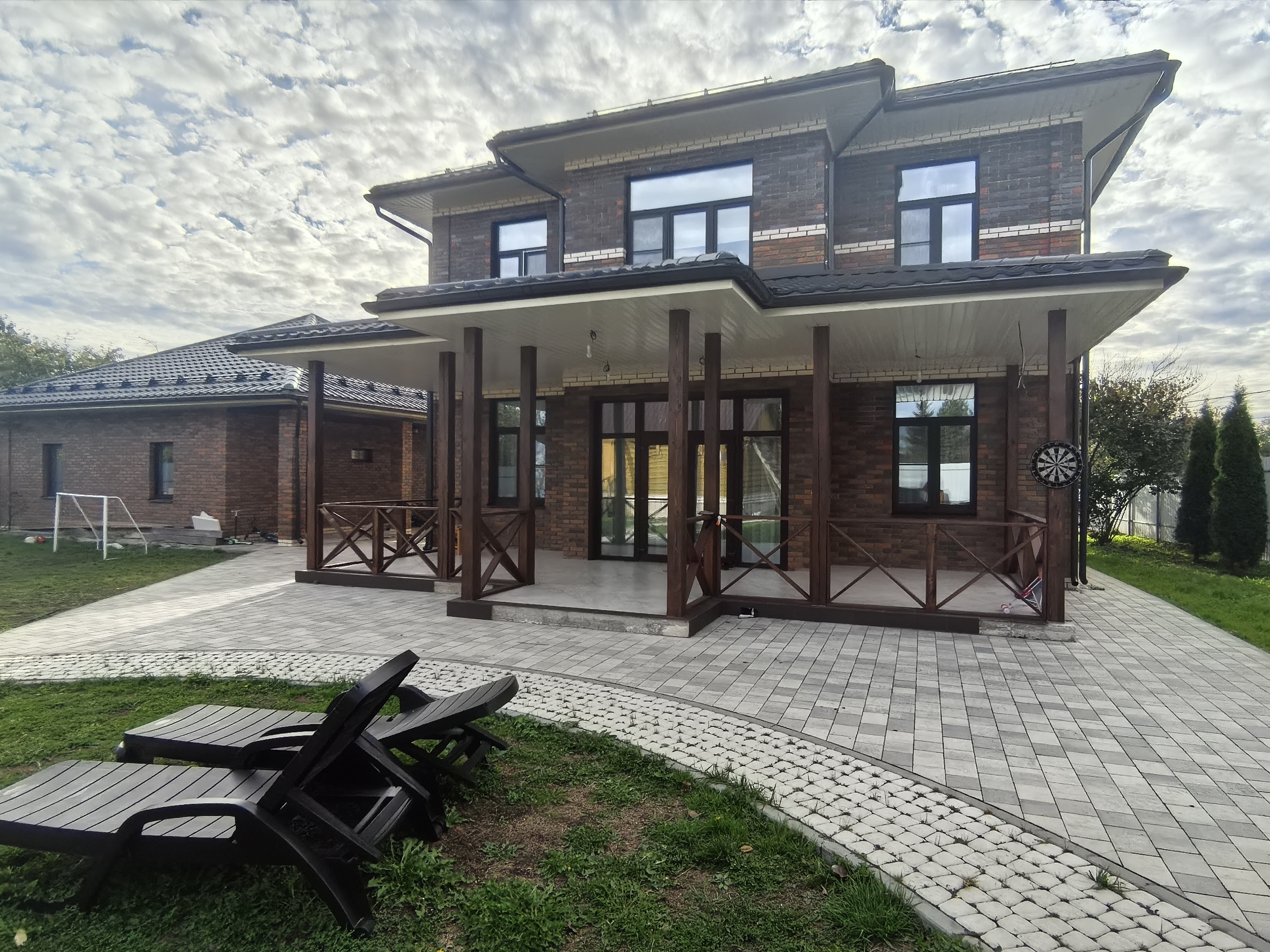 Braer "Классико круговая" в цвете "белый", бордюр в цвете "серый" Braer "Классико круговая" в цвете "белый", бордюр в цвете "серый"