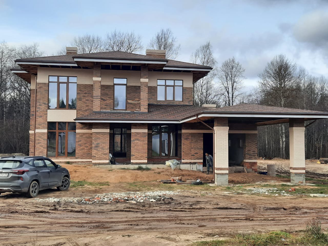 Дом из 38 поризованного керамического блока облицованный кирпичом Марксбург Кварц (Кирово-Чепецк) и Белый (ЛСР).