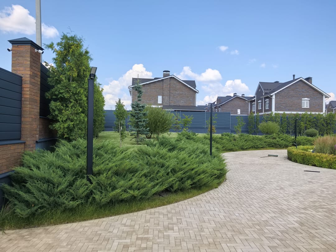 Steingot "Паркет" в цвете "Клифф", бордюр в цвете "Травертин"