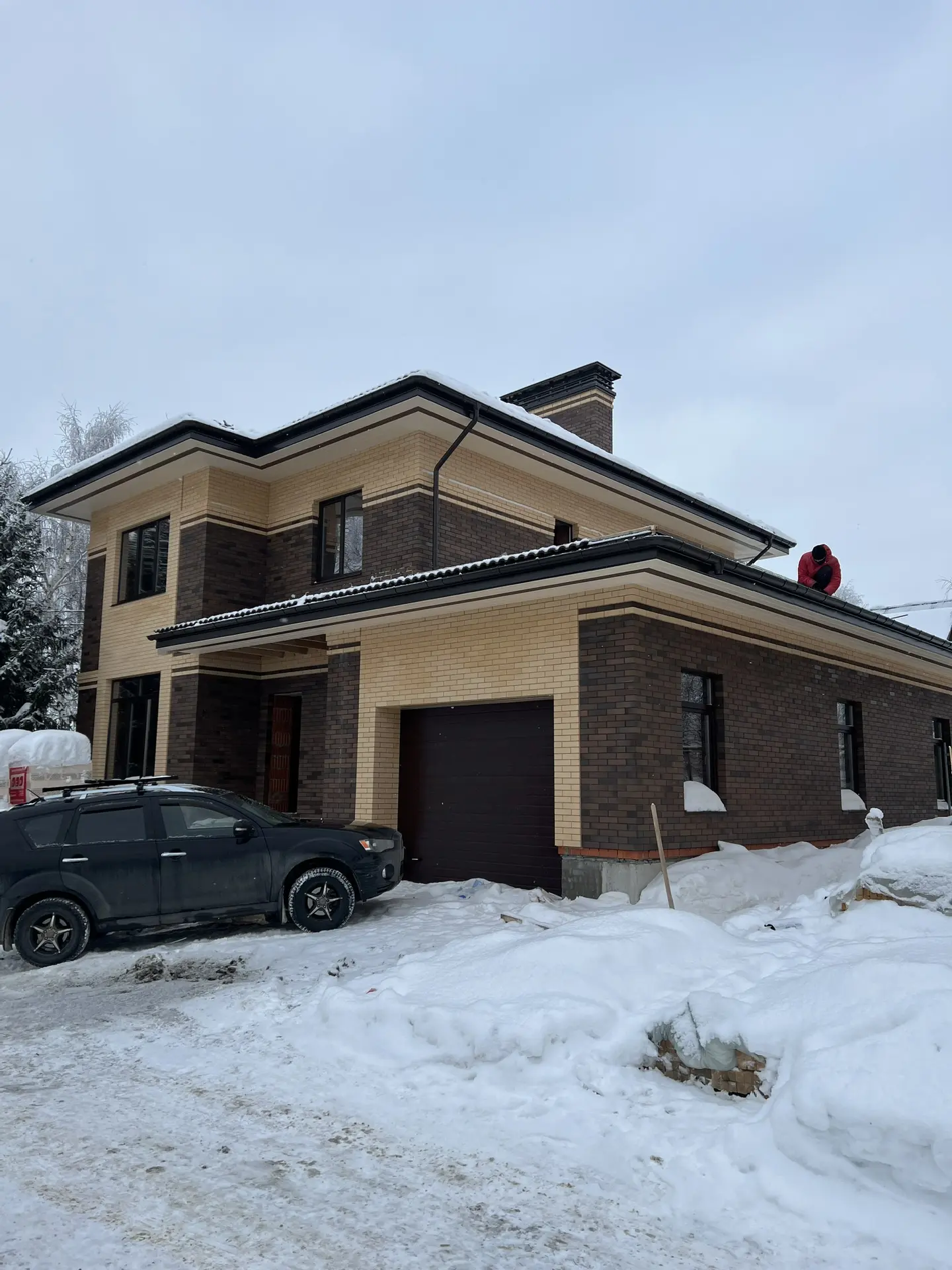 Дом, облицованный керамическим кирпичом BRAER кладка Limited Терра и ГОЛИЦЫНО Белый ночи. Для швов использована цветная кладочная смесь Perel бежевая 0020 и шоколадная 0055.