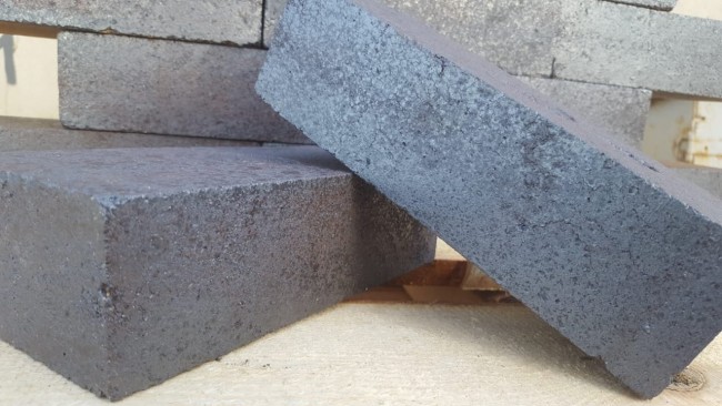 Чёрный шамотный кирпич Чёрный шамотный кирпич