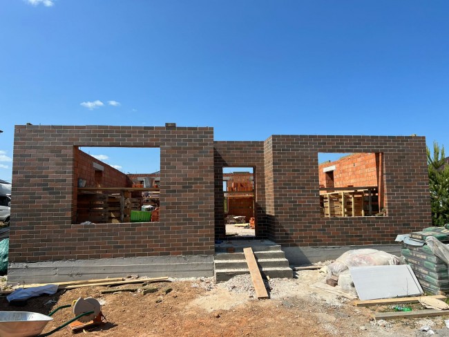 VOLGABRICK Лицевой кирпич "Нева" рустик горизонтальный 250x120x88 мм VOLGABRICK Лицевой кирпич "Нева" рустик горизонтальный 250x120x88 мм