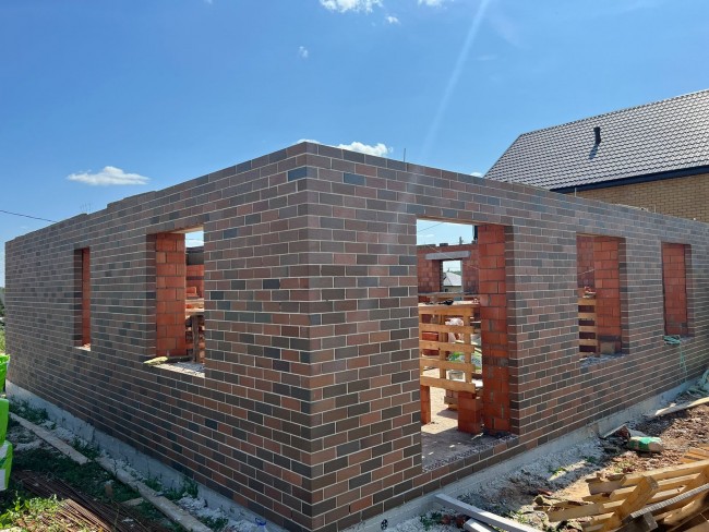 VOLGABRICK Лицевой кирпич "Нева" рустик горизонтальный 250x120x88 мм VOLGABRICK Лицевой кирпич "Нева" рустик горизонтальный 250x120x88 мм